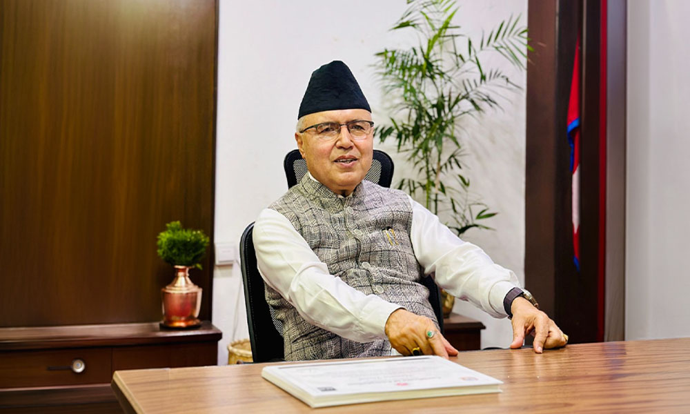 रामेश्वर खनाललाई प्रश्नः फेरी अर्थमन्त्रीमा दोहोरिन लाग्नु भएको हो ?